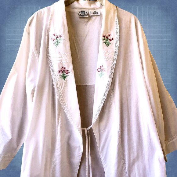 Laura Ashley Vintage 80's Long Robe White Cotton Embroidery Lace Made in U.A.E. - Picture 10 of 16